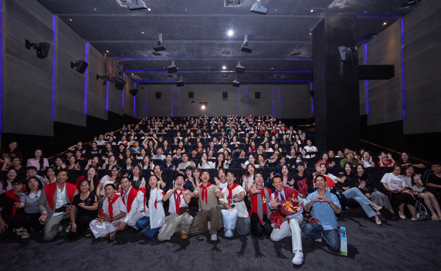 Doanh thu phim Mưa Đỏ vượt 400 tỷ đồng