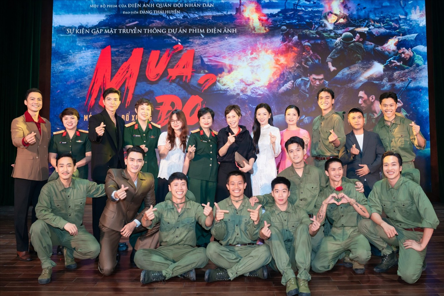 Phim mưa đỏ có doanh thu kỷ lục sau 3 ngày khởi chiếu