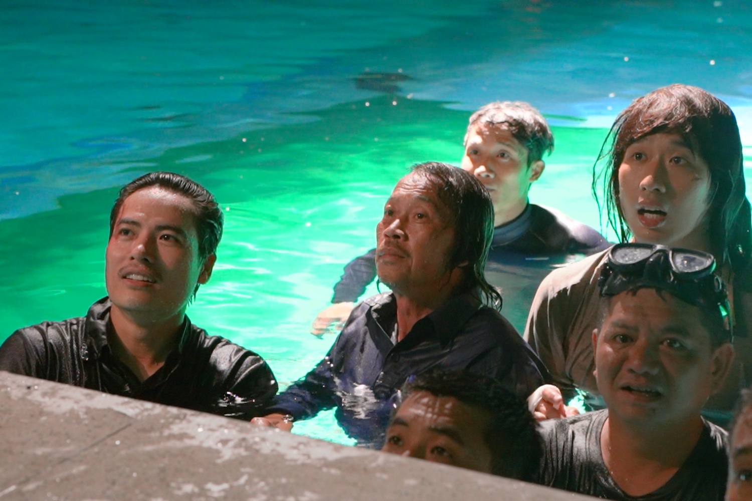 Hậu trường Hoài Linh đóng cảnh vật lộn dưới nước trong Làm Giàu Với Ma 2