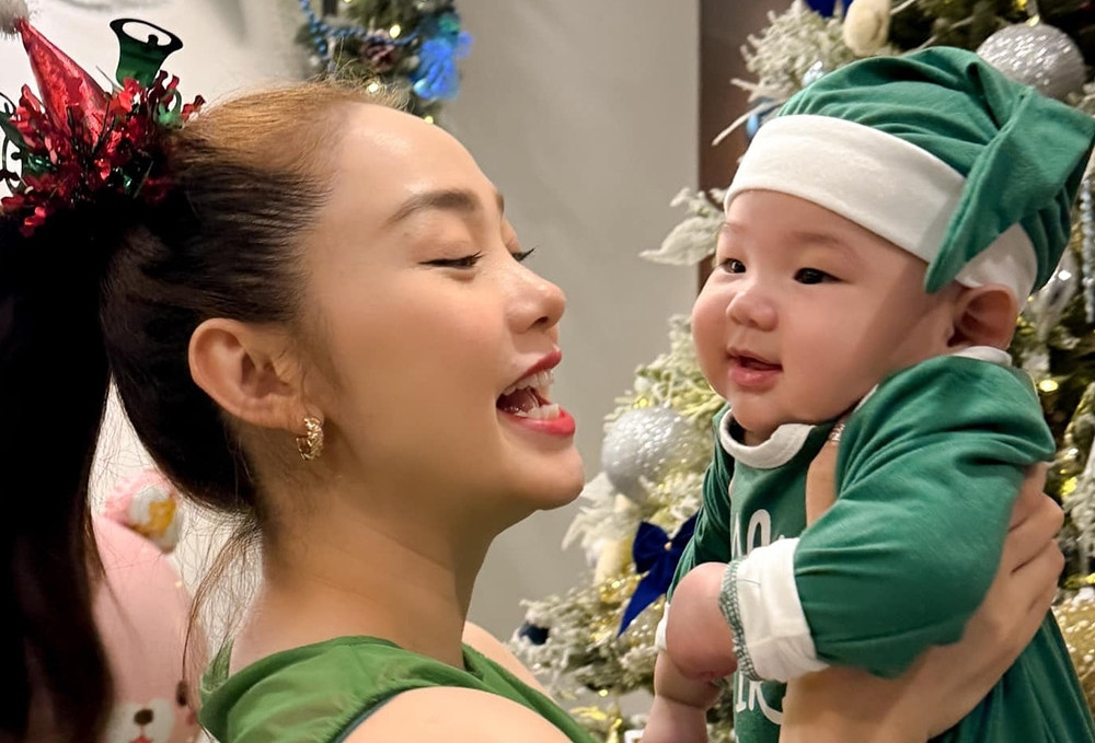 Minh Hằng và con trai 