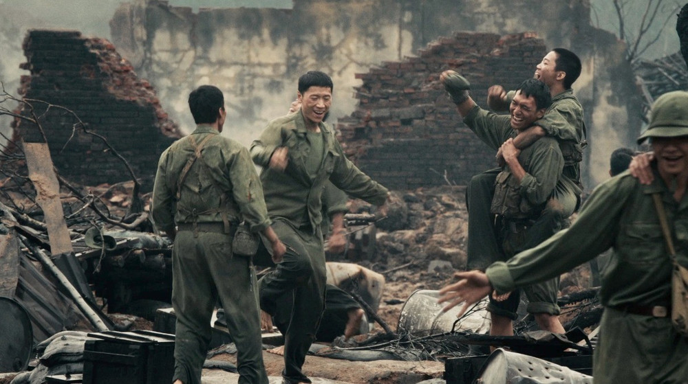 Phim Mưa Đỏ - Hiện tượng phòng vé của màn ảnh Việt