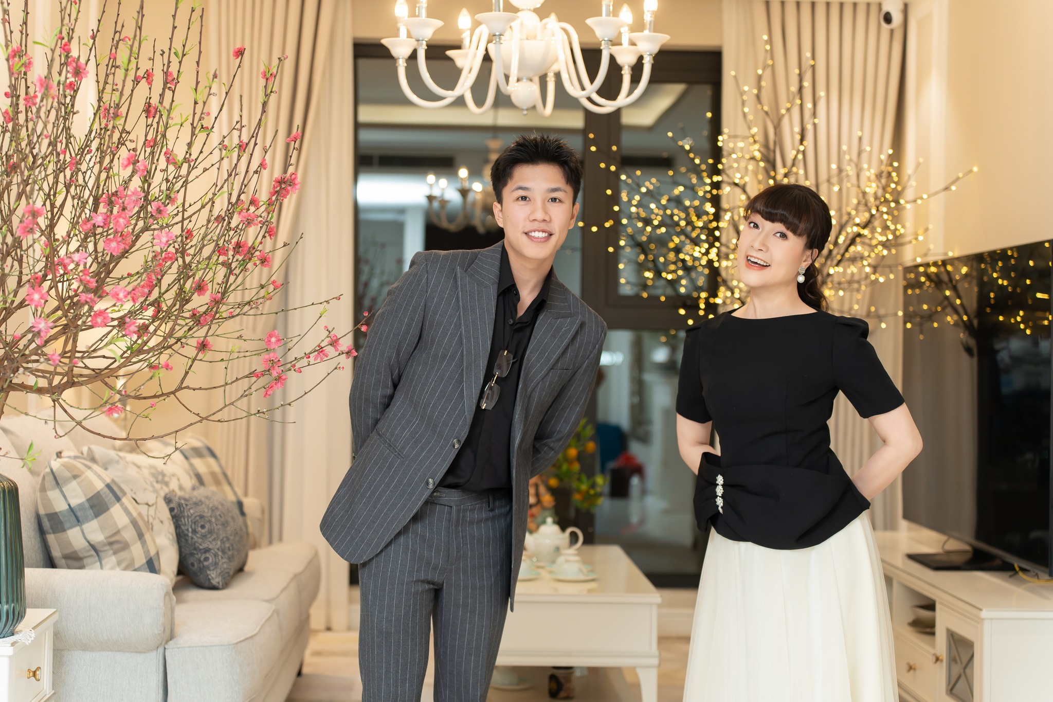 Long Vũ và mẹ Vân Dung