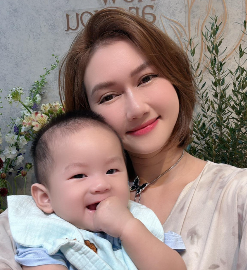 Diễn viên Hương Giang khoe khoảnh khắc nhỏ với con trai