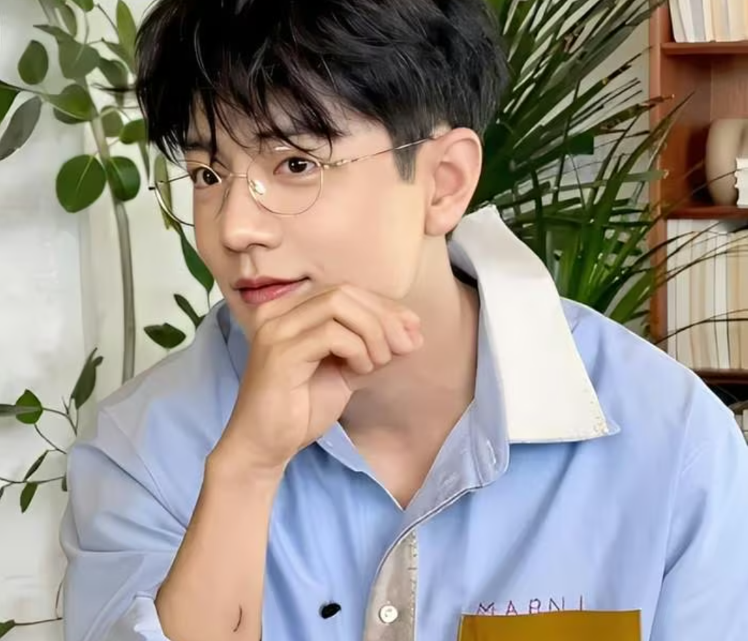 Lộ diện vết sẹo dài 5cm trên tay Tiêu Chiến