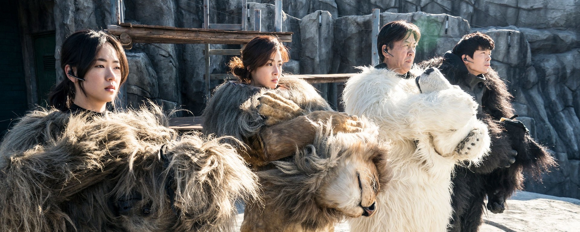 Sở th&uacute; tho&aacute;t ế &ndash; Secret zoo (2020)